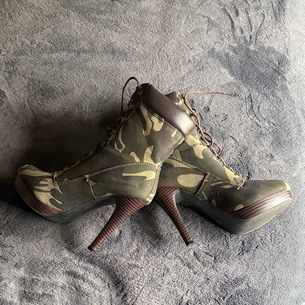 Shoe Dazzle Green Camouflage Heeled Boots